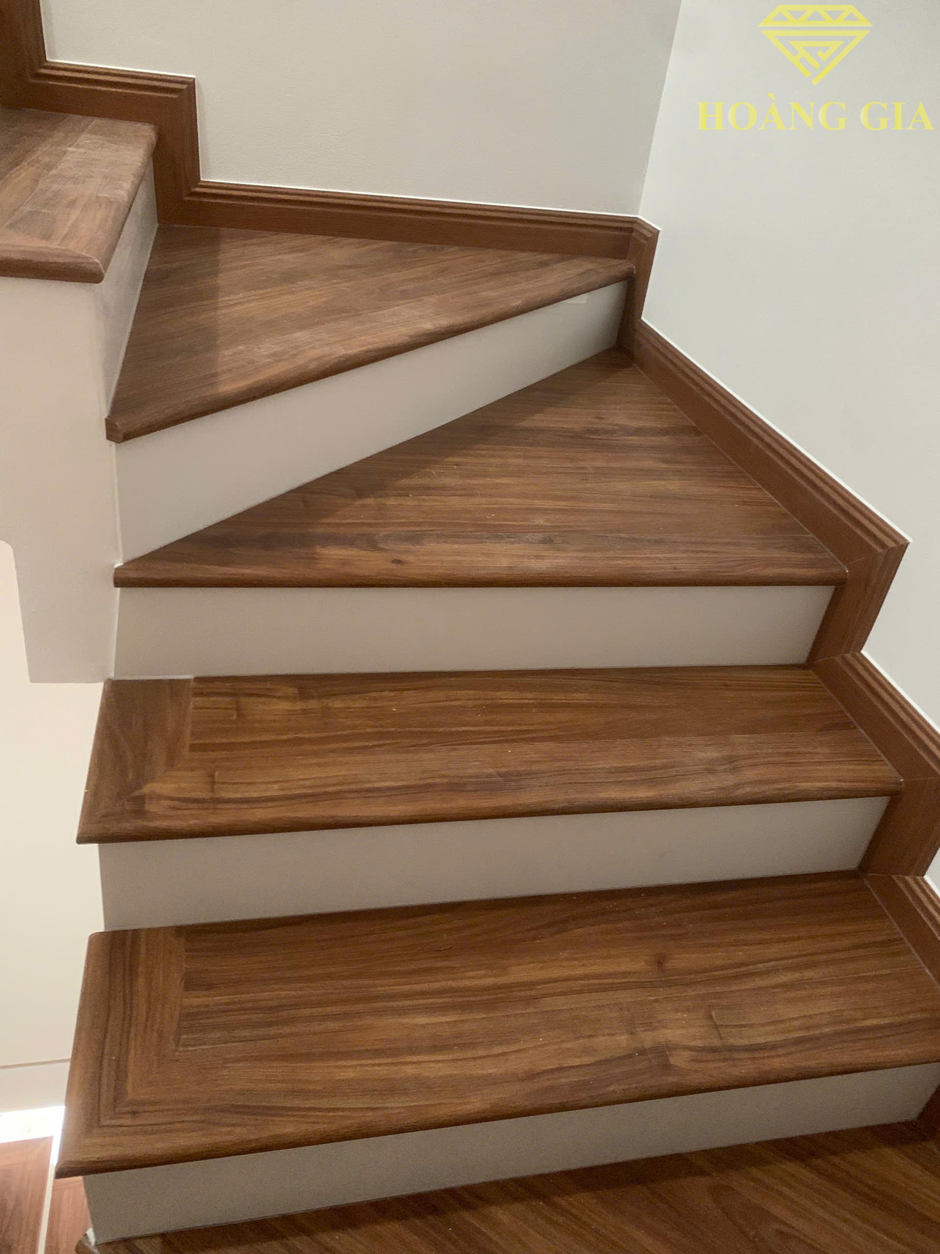 CÔNG TRÌNH THI CÔNG MẶT BẬC CẦU THANG NHỰA GIẢ GỖ – HÌNH ẢNH THỰC TẾ 100%