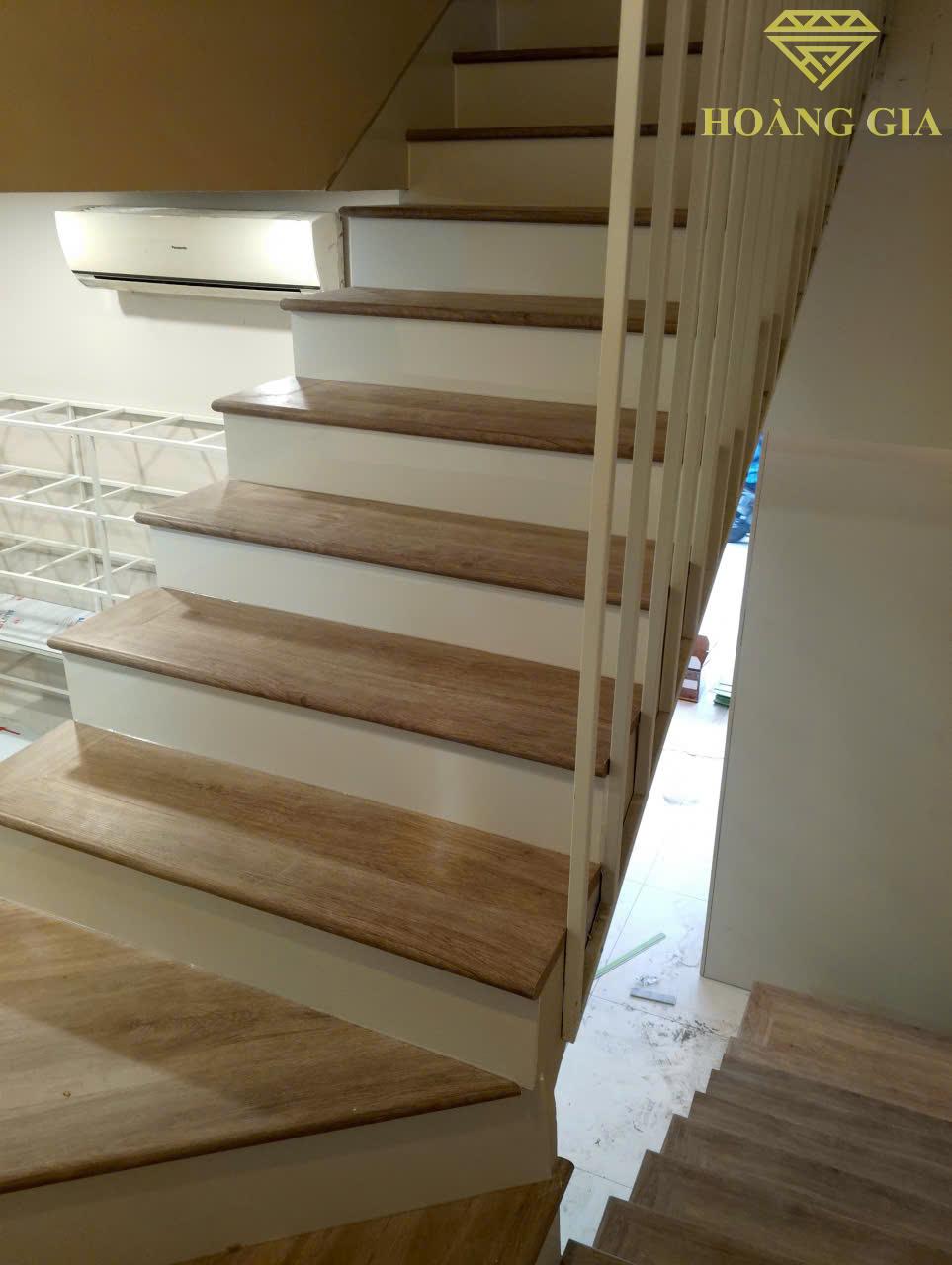 Mặt Bậc Cầu Thang Nhựa – Lựa Chọn Hiện Đại Cho Mọi Không Gian