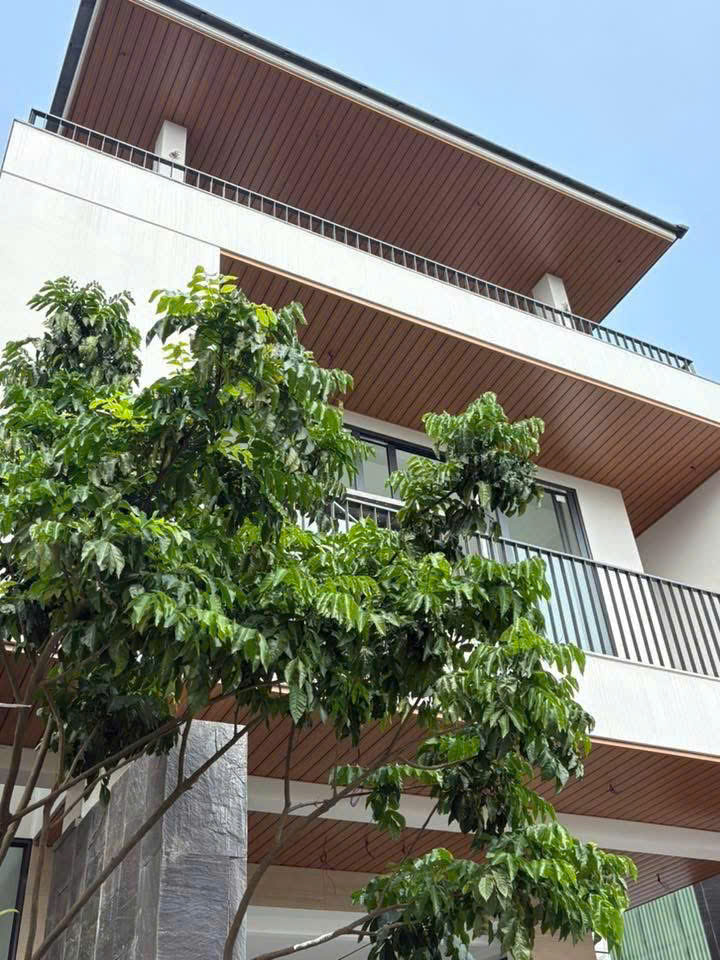 Nhà nắng mưa đã có trần nhôm – Xu hướng mới cho không gian sống hiện đại