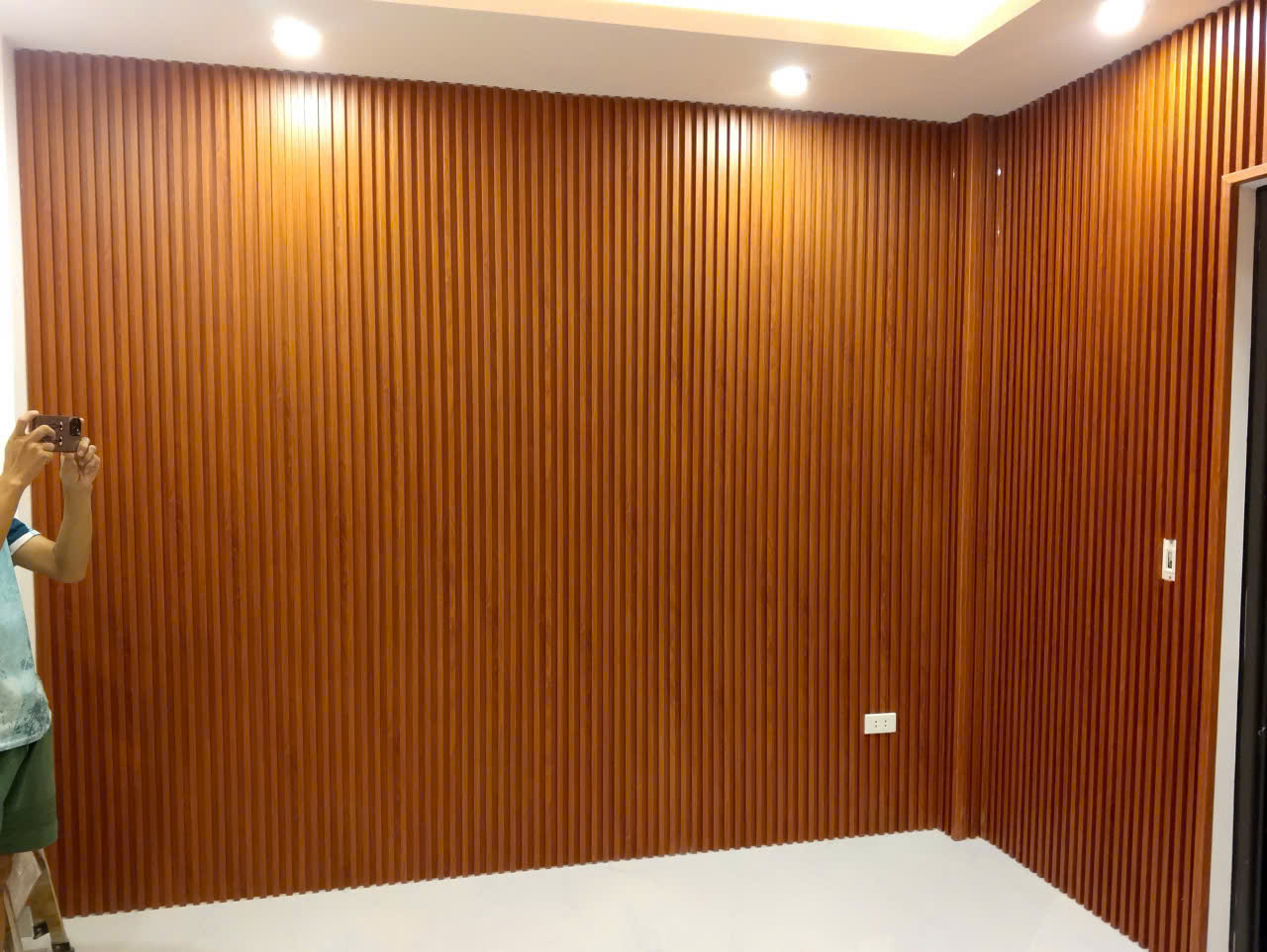 Thi công công trình ốp tường Lam Sóng – Giải pháp nội thất hiện đại, sang trọng