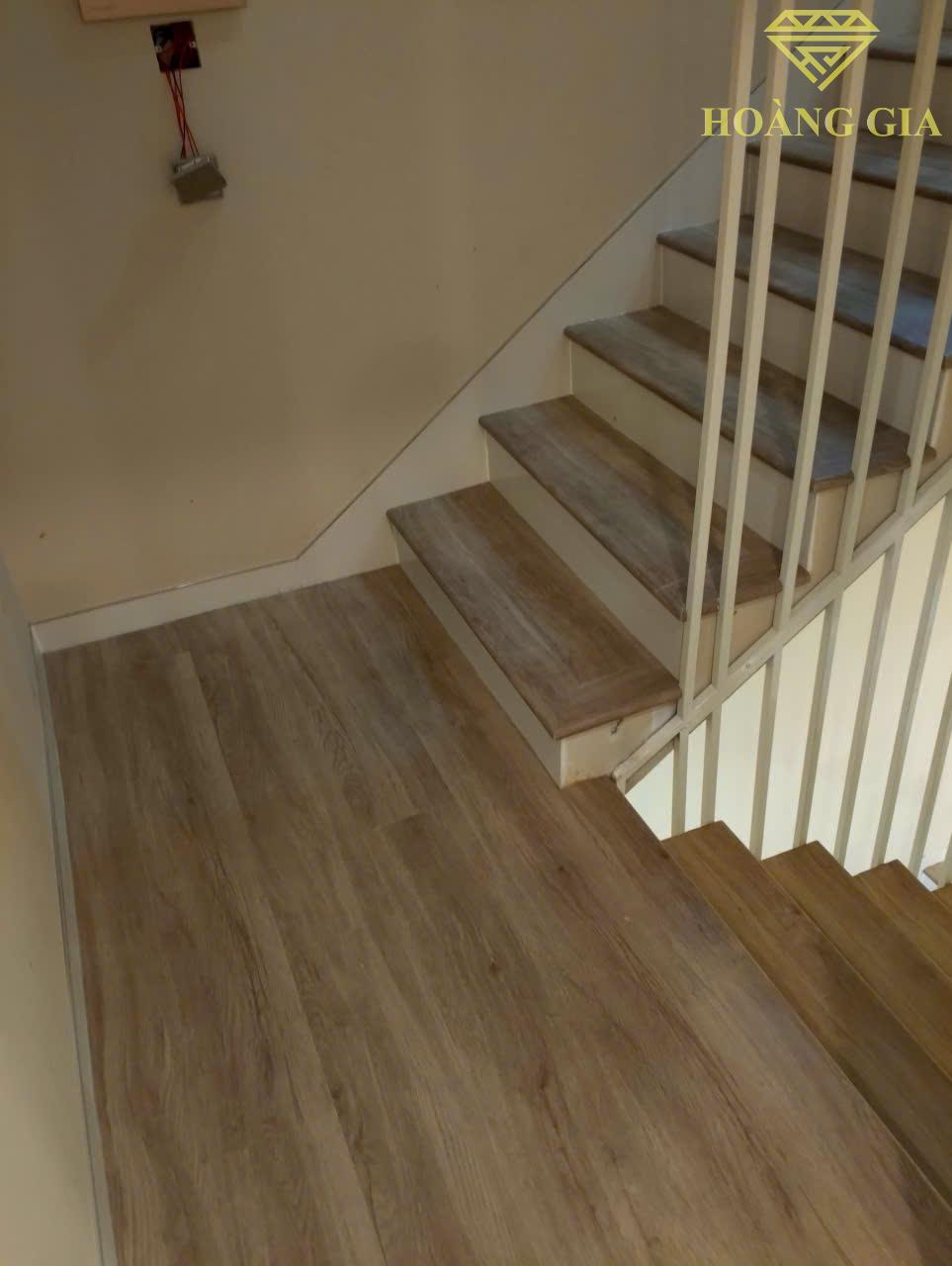 mặt bậc cầu thang giả gỗ