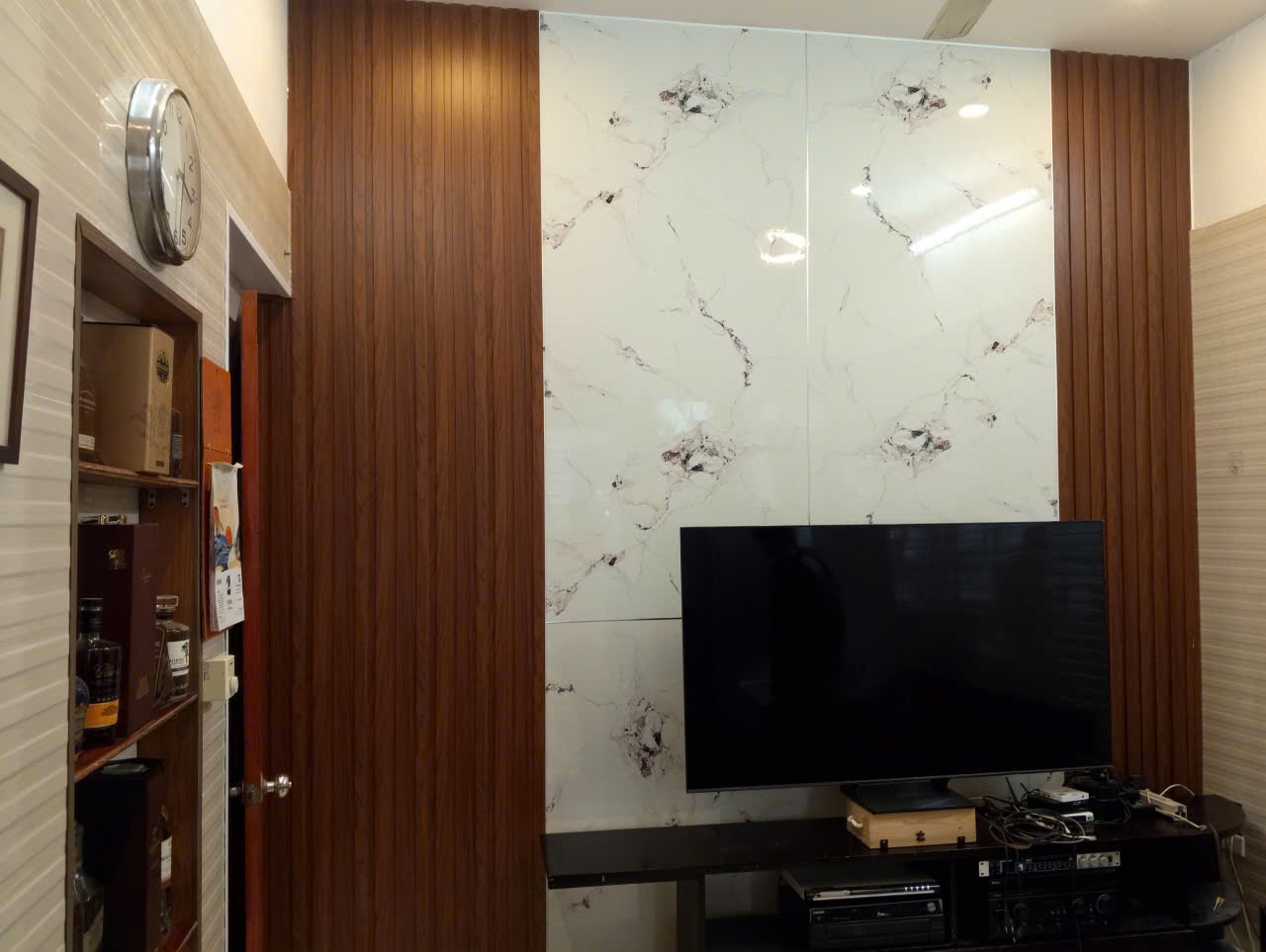 ốp vách tivi ốp vách tivi