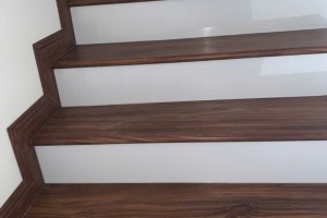 Cầu Thang Nhựa Giả Gỗ – Nâng Tầm Không Gian Sống Hiện Đại