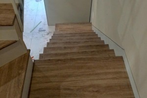 Đơn vị thi công mặt bậc cầu thang nhựa giả gỗ uy tín tại Hà Nội