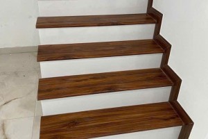 KHÔNG NÊN LÀM MẶT BẬC NHỰA GIẢ GỖ TRONG NHỮNG TRƯỜNG HỢP NÀO?