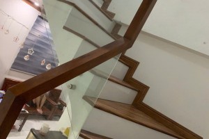 Mặt bậc cầu thang nhựa giả gỗ -  Hoàn thiện nhà mới !