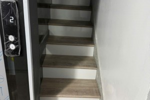 Mặt bậc nhựa giả gỗ - phương án tối ưu cho cầu thang cải tạo làm thang máy