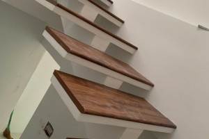 MẶT BẬC NHỰA GIẢ GỖ SPC ĐẶC MÀU 18 TẠI ĐỊNH CÔNG HÀ NỘI