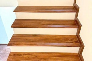 VÌ SAO NÊN SỬ DỤNG MẶT BẬC CẦU THANG NHỰA GIẢ GỖ?